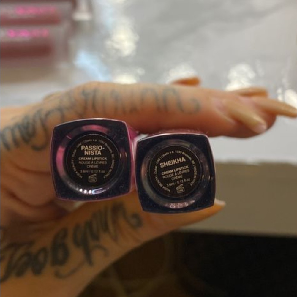 Two Huda beauty lippe matte.